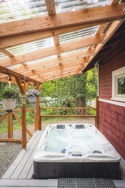 Patio, Natural landscape, Hot Tub, Hot Tub, Garden view