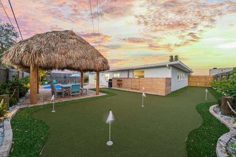 Island Oasis With Pooltiki Bar And Beach Gear! House in Merritt Island