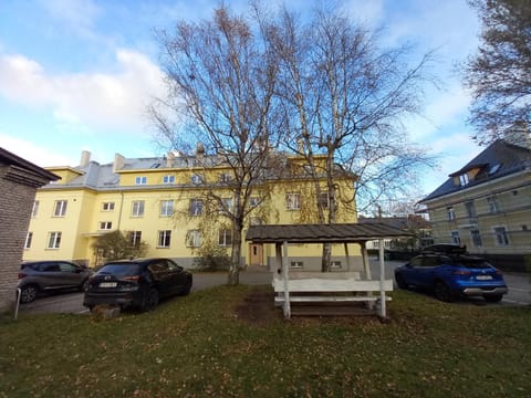 Property building, Seating area, Parking