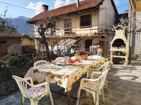 Property building, Balcony/Terrace, Dining area