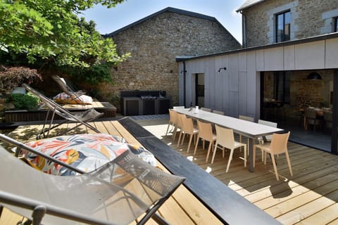 Patio, Dining area