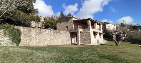 Property building, Day, Landmark view