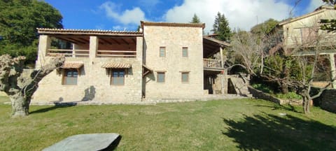 Property building, Day, Balcony/Terrace