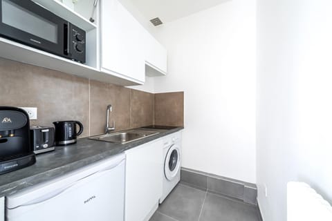 Kitchen or kitchenette, washing machine