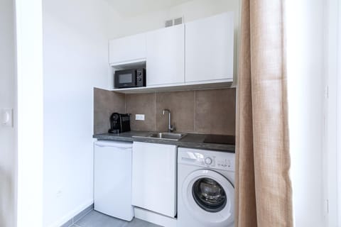 Kitchen or kitchenette, washing machine