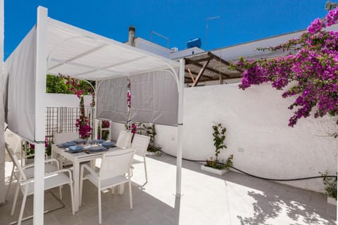 Patio, Garden, Dining area