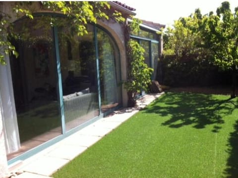 Belle villa à UZES avec piscine House in Uzes