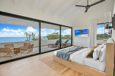 Bed, View (from property/room), Balcony/Terrace, Bedroom, Sea view