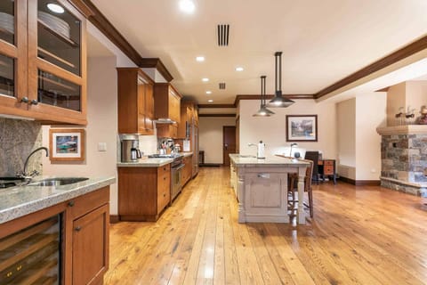 Great Bear Lodge 201 by East West Hospitality Apartment in Northstar Drive