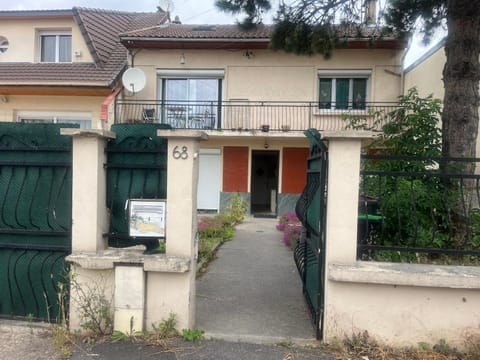 Property building, Day, Neighbourhood, Street view