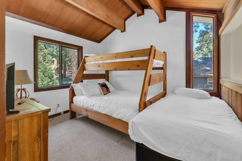 Bright 3BR Near Kings Beach and Northstar House in Tahoe Vista