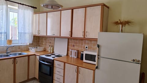 Kitchen or kitchenette, oven, stove