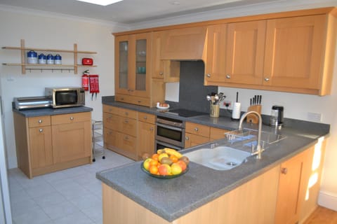 Kitchen or kitchenette, Food and drinks, Food, dishwasher, oven, pet friendly, stove, toaster