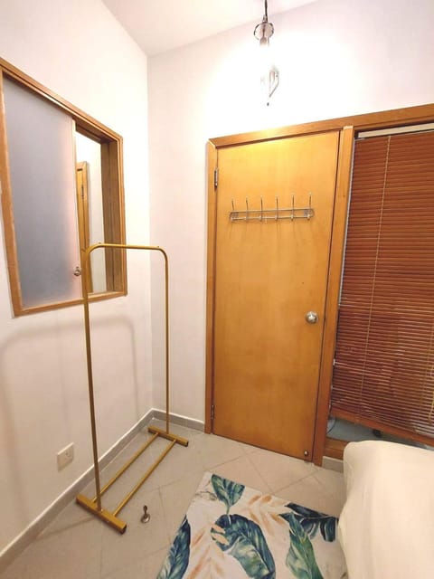 5 Minutes from MTR Full kitchen and toilet with Elevator Apartment in Hong Kong