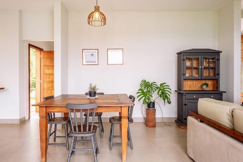 Casa na costeira com vista para o mar House in São Sebastião