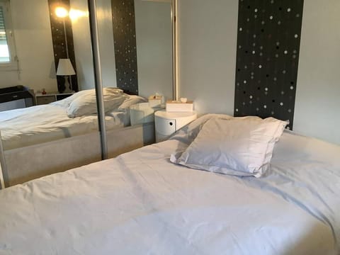 Location JO 2024 Chambre d'hôte Petit déjeuner offert Bed and Breakfast in Torcy