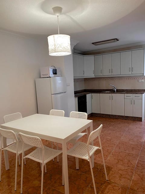 Kitchen or kitchenette, Dining area, microwave, oven, stove