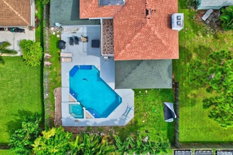 340A Luxury Oasis with Pool sleeps 15 House in Boynton Beach