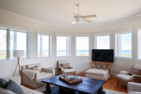 Beach front home with million dollar views House in Butler Beach