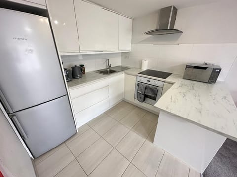 Horizon House, Modern 1-Bedroom, Netflix, WiFi, Free Parking, Oxford Apartment in Oxford