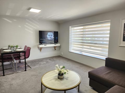 Horizon House, Modern 1-Bedroom, Netflix, WiFi, Free Parking, Oxford Apartment in Oxford