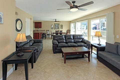 4804 Seashore Dr A House in Balboa Peninsula