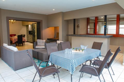 Patio, BBQ facilities, Lounge or bar, Seating area, Evening entertainment