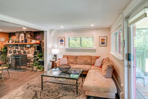 Family-Friendly Richmond Cottage with Private Yard Casa in Lenox