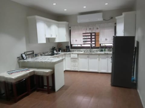 Kitchen or kitchenette, pet friendly, stove