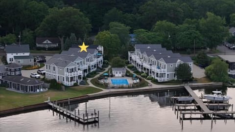 Lake front condo with pool access walking distance to downtown Saugatuck House in Saugatuck