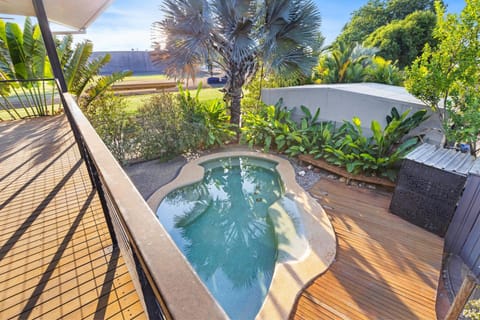 Tropical Paradise Suite with private Kitchen Bath and Laundry Bed and Breakfast in Darwin