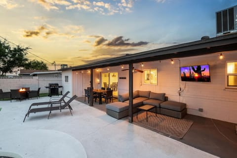 Luxe Getaway Home W Heated Pool & Firepit House in Tempe