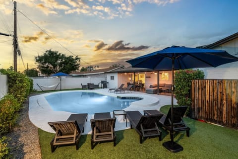 Luxe Getaway Home W Heated Pool & Firepit House in Tempe