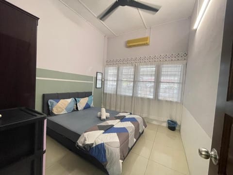 3 rooms Town Homestay 1 mins to Town House in Perak Tengah District