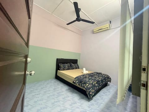 3 rooms Town Homestay 1 mins to Town House in Perak Tengah District