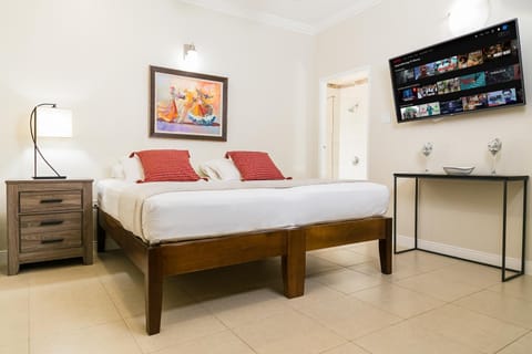 Bed, TV and multimedia, Bedroom