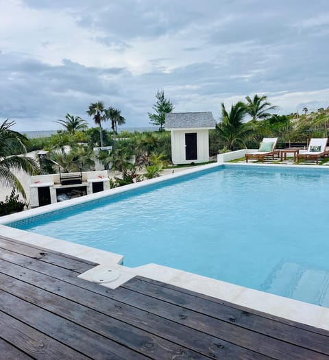 The Beach Bungalow - One home House in North Eleuthera