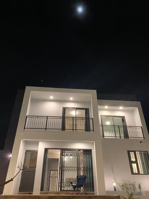 Property building, Night, Balcony/Terrace