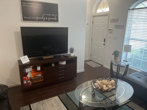 3 Bed 3 Bath Townhome Apartment in Tallahassee