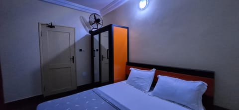 Room in Guest room - Royal Blue Guest House Bar Economy Double Bed Bed and Breakfast in Lomé