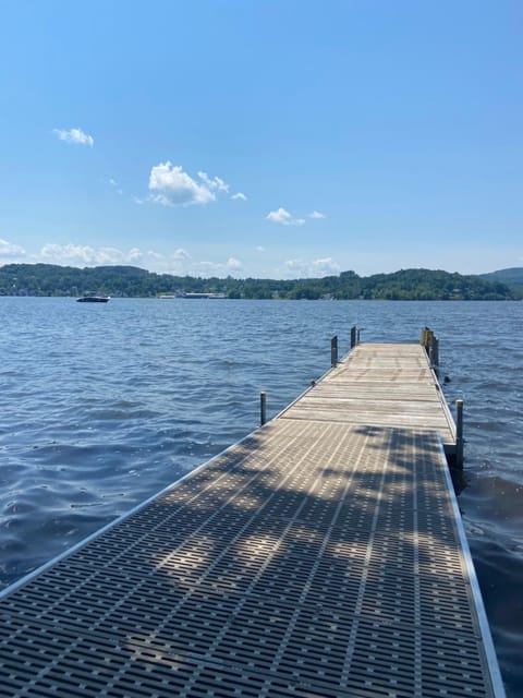 Beach House - Lake Memphremagog Apartment in Derby