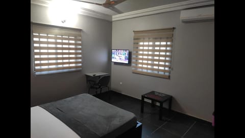 Room in Guest room - Royal Blue Guest House Bar Deluxe Double Room Bed and Breakfast in Lomé