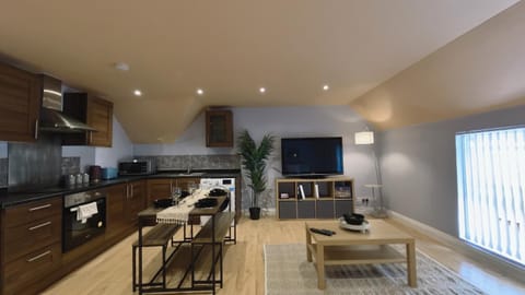 Communal lounge/ TV room, TV and multimedia, Kitchen or kitchenette, Living room, Seating area, Dining area, Evening entertainment, minibar, oven, pet friendly, stove