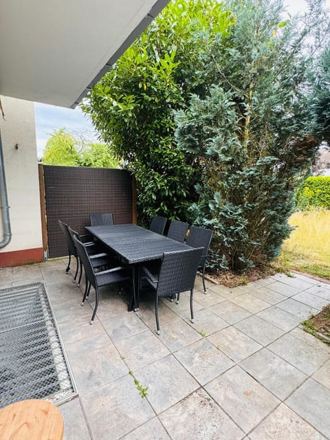 Balcony/Terrace, Seating area, Dining area, Garden view