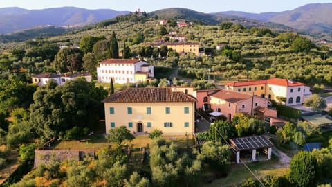 Property building, Day, Natural landscape, Bird's eye view, Mountain view