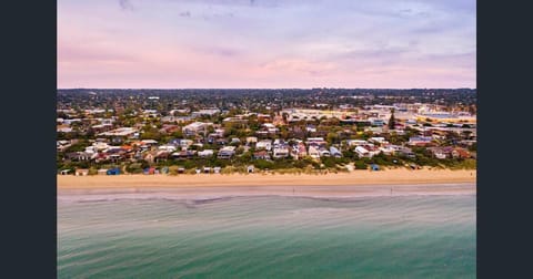 Beach-side Retreat Apartment in Frankston