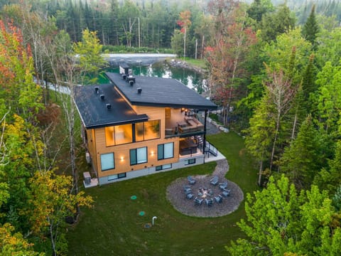 Chalet de prestige - Le Grizzly House in Magog