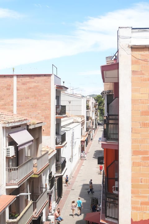 Property building, Day, Neighbourhood, City view, Street view