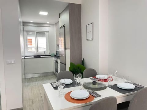 Kitchen or kitchenette, Living room, Seating area, Dining area