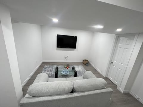 Contemporary Private Basement Suite House in Markham